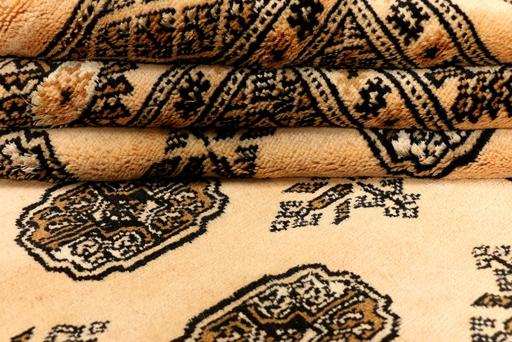 Navajo White Bokhara 6' 8 x 9' 6 - No. 38351 - ALRUG Rug Store