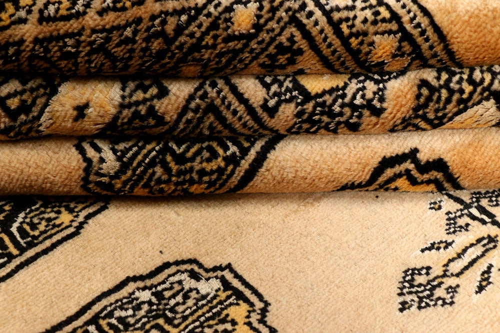 Navajo White Bokhara 4' 8 x 6' 8 - No. 38352 - ALRUG Rug Store