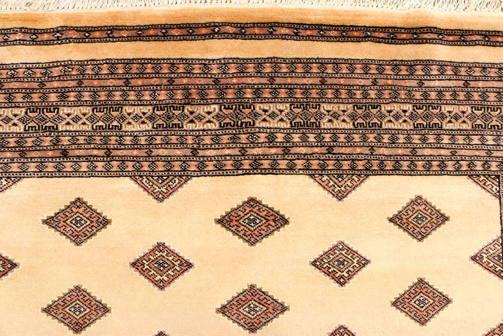 Navajo White Jaldar 5' 6 x 8' 8 - No. 38417 - ALRUG Rug Store