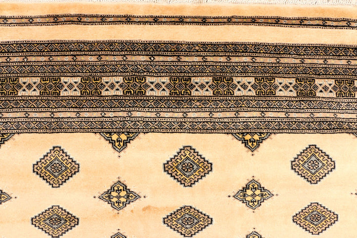 Navajo White Jaldar 5' 7 x 8' 2 - No. 38420 - ALRUG Rug Store