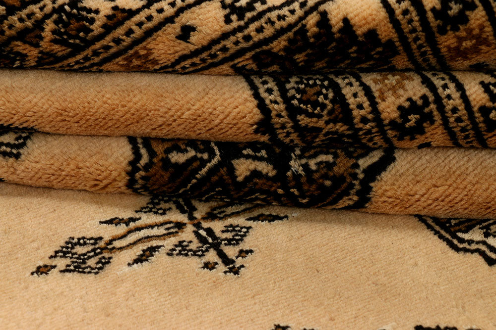 Navajo White Bokhara 4' 6 x 6' 8 - No. 38470 - ALRUG Rug Store