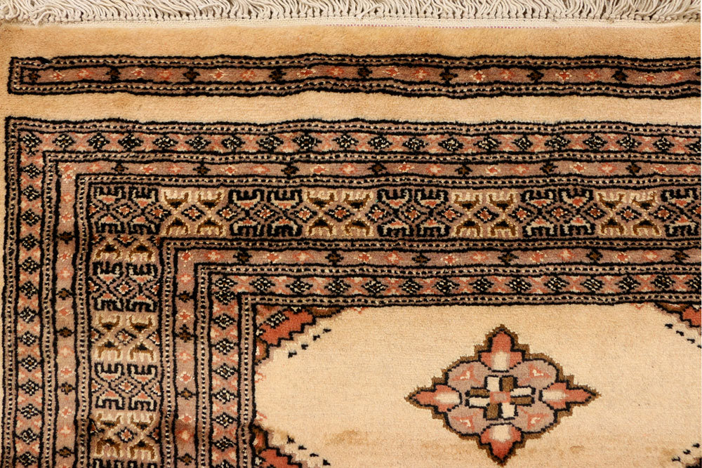 Navajo White Jaldar 4' 8 x 6' 8 - No. 38493 - ALRUG Rug Store