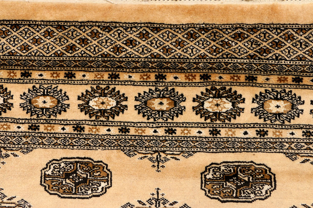 Navajo White Bokhara 4' 6 x 6' 5 - No. 38500 - ALRUG Rug Store