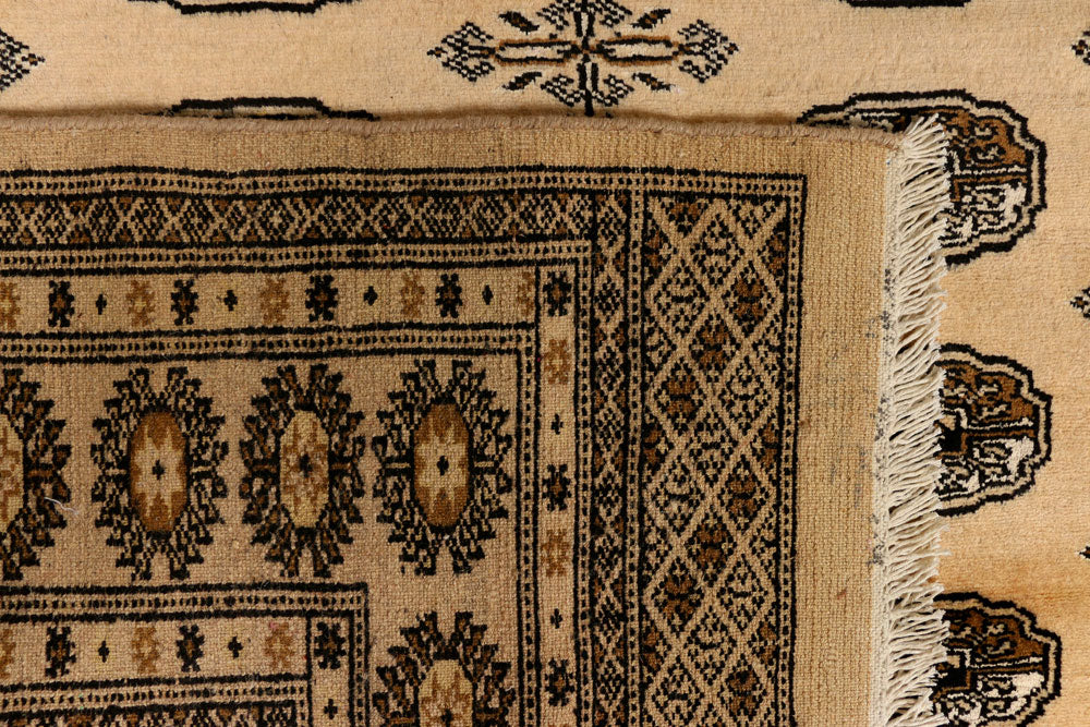 Navajo White Bokhara 4' 6 x 6' 5 - No. 38500 - ALRUG Rug Store