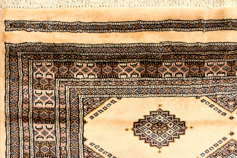 Navajo White Jaldar 4' 7 x 6' 7 - No. 38871 - ALRUG Rug Store