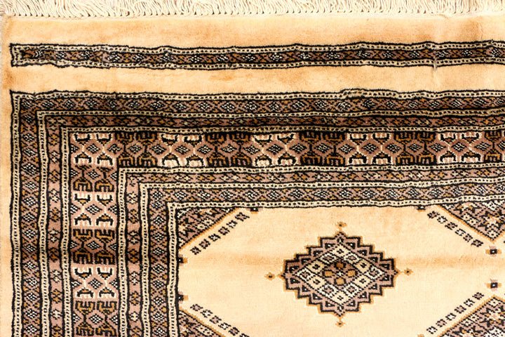 Navajo White Jaldar 4' 7 x 6' 7 - No. 38871 - ALRUG Rug Store