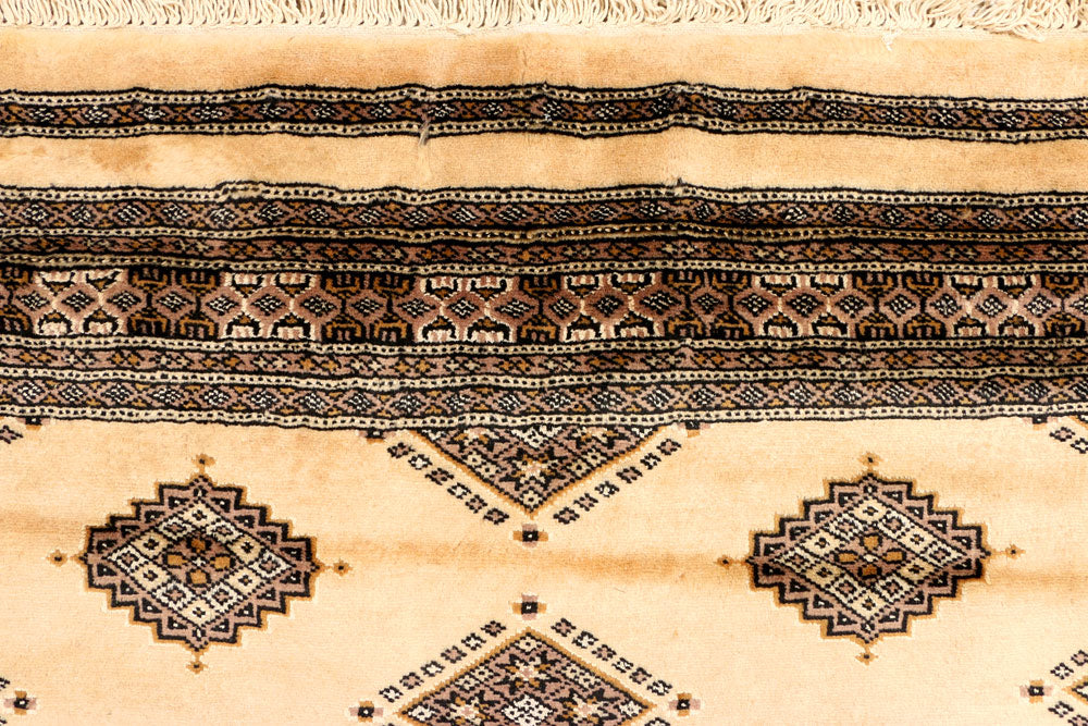 Navajo White Jaldar 4' 7 x 6' 7 - No. 38871 - ALRUG Rug Store