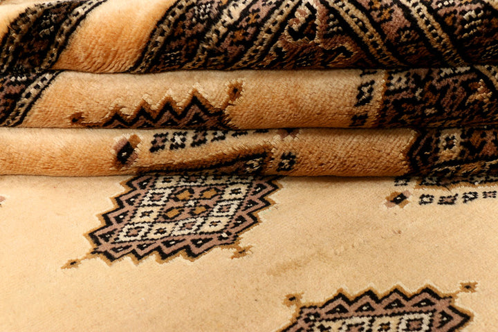 Navajo White Jaldar 4' 7 x 6' 7 - No. 38871 - ALRUG Rug Store