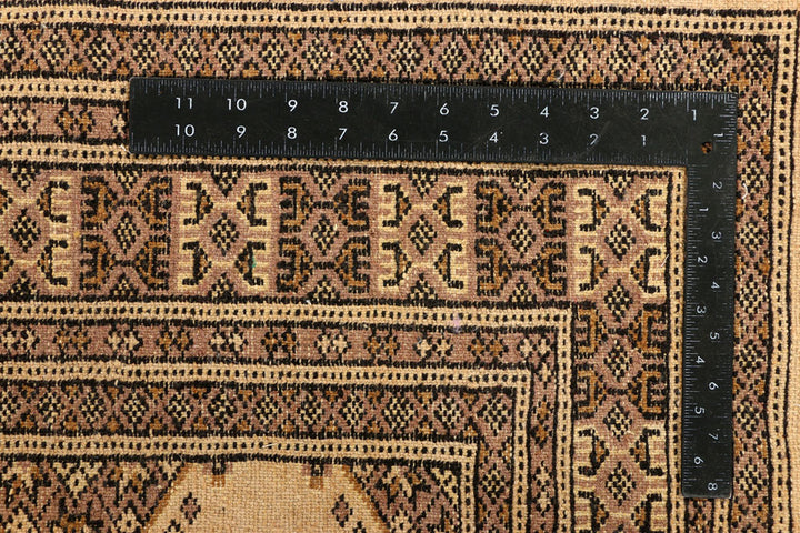 Navajo White Jaldar 4' 7 x 6' 7 - No. 38871 - ALRUG Rug Store