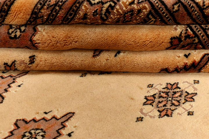 Navajo White Jaldar 4' 7 x 6' 8 - No. 38900 - ALRUG Rug Store