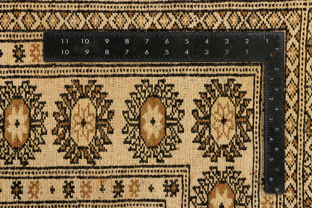 Navajo White Bokhara 4' 7 x 6' 9 - No. 38952 - ALRUG Rug Store