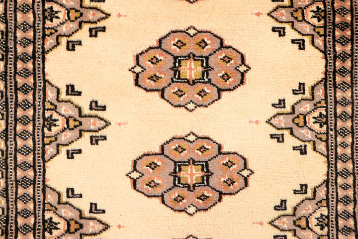 Navajo White Jaldar 2' 7 x 13' 11 - No. 39031 - ALRUG Rug Store