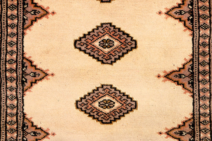 Navajo White Jaldar 2' 7 x 14' 5 - No. 39039 - ALRUG Rug Store