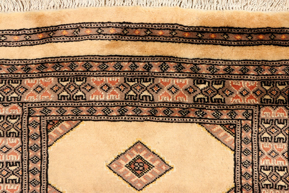 Navajo White Jaldar 2' 7 x 12' 10 - No. 39063 - ALRUG Rug Store