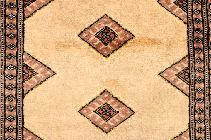 Navajo White Jaldar 2' 7 x 12' 10 - No. 39063 - ALRUG Rug Store