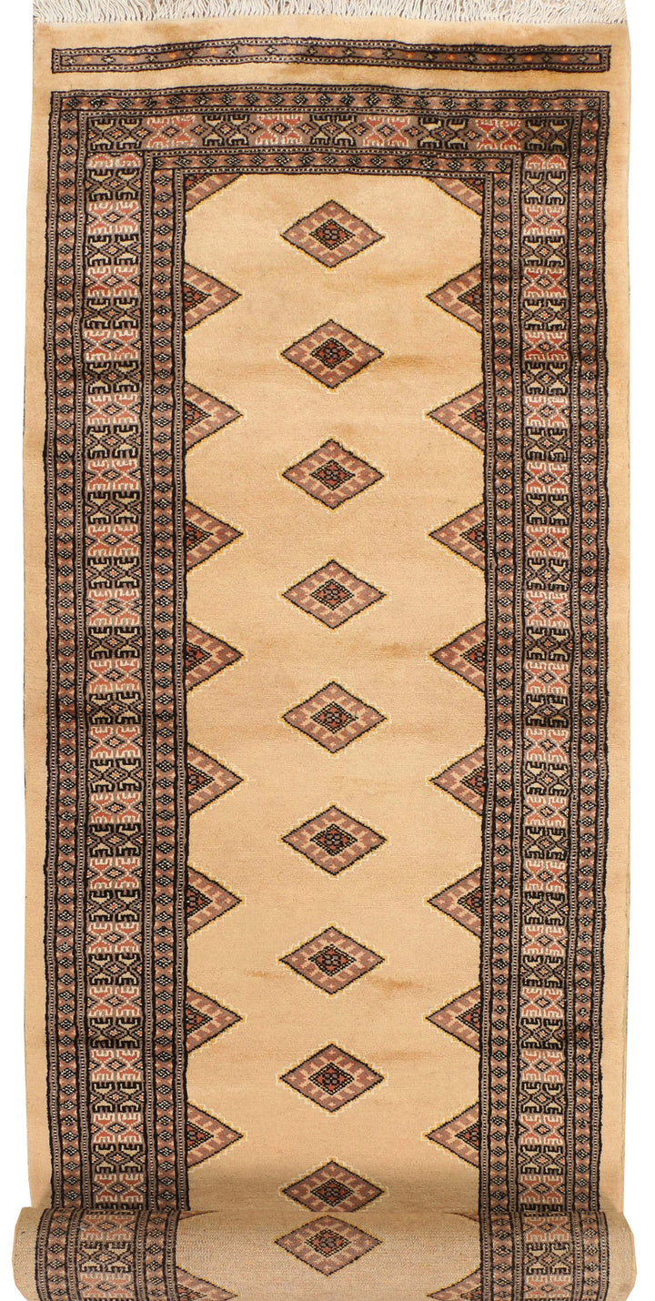 Navajo White Jaldar 2' 7 x 12' 10 - No. 39063 - ALRUG Rug Store