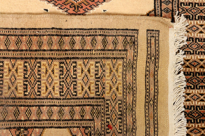 Navajo White Jaldar 2' 7 x 13' 7 - No. 39077 - ALRUG Rug Store