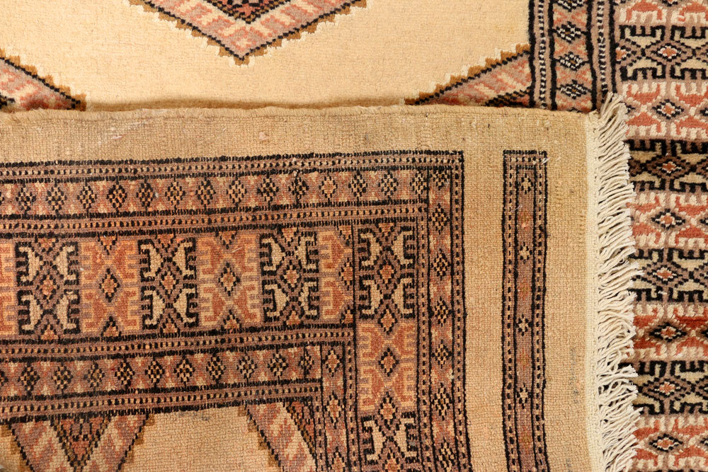 Navajo White Jaldar 2' 7 x 13' 5 - No. 39080 - ALRUG Rug Store