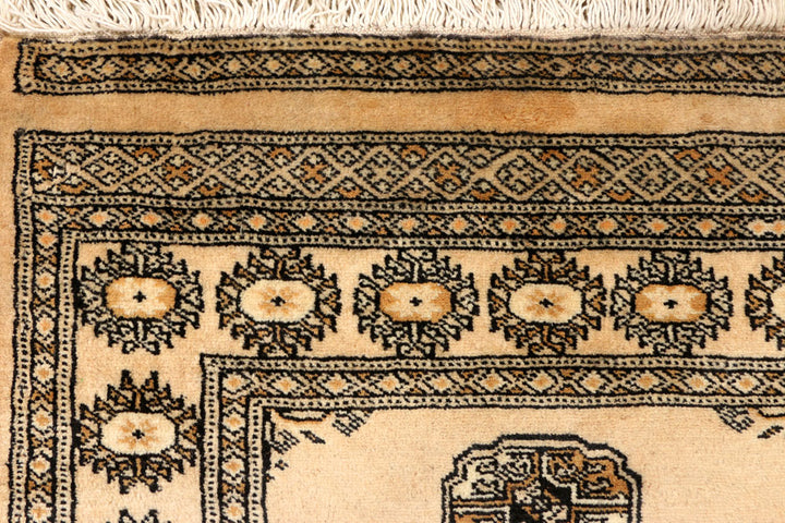 Navajo White Bokhara 2' 7 x 6' 6 - No. 39128 - ALRUG Rug Store