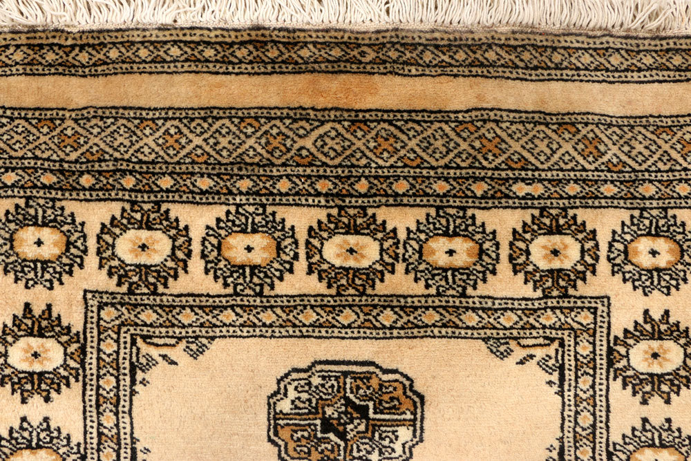 Navajo White Bokhara 2' 7 x 6' 6 - No. 39128 - ALRUG Rug Store