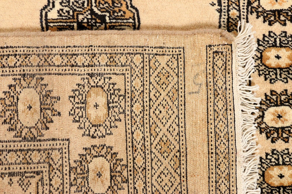 Navajo White Bokhara 2' 7 x 6' 6 - No. 39128 - ALRUG Rug Store