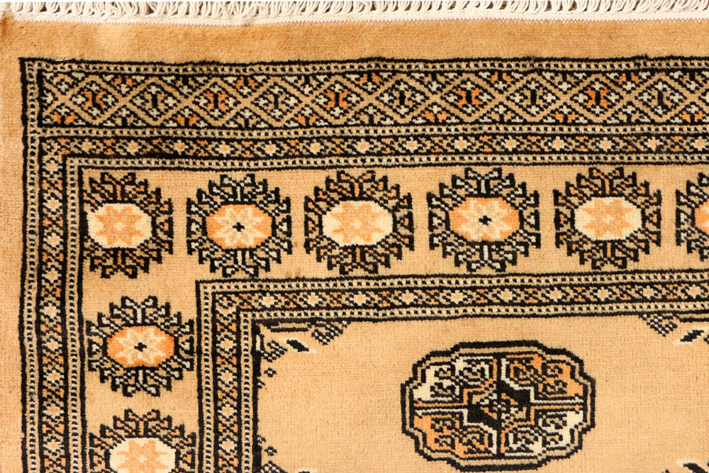 Navajo White Bokhara 2' 7 x 9' 9 - No. 39147 - ALRUG Rug Store