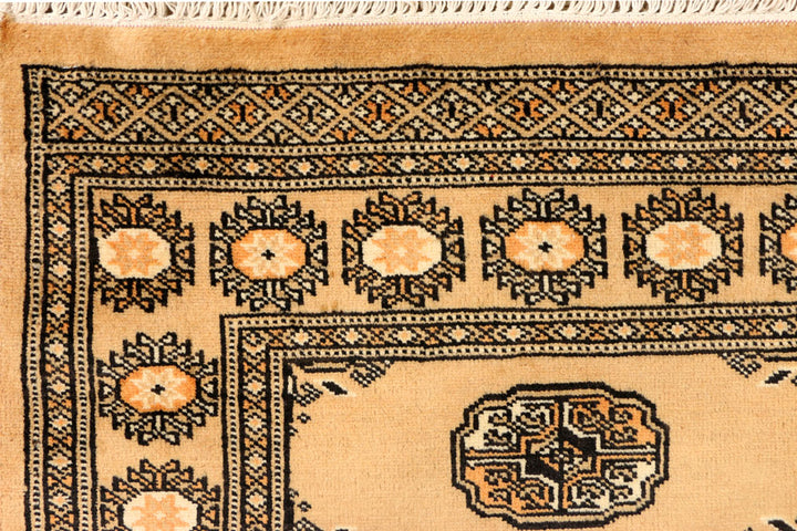 Navajo White Bokhara 2' 7 x 9' 9 - No. 39147 - ALRUG Rug Store