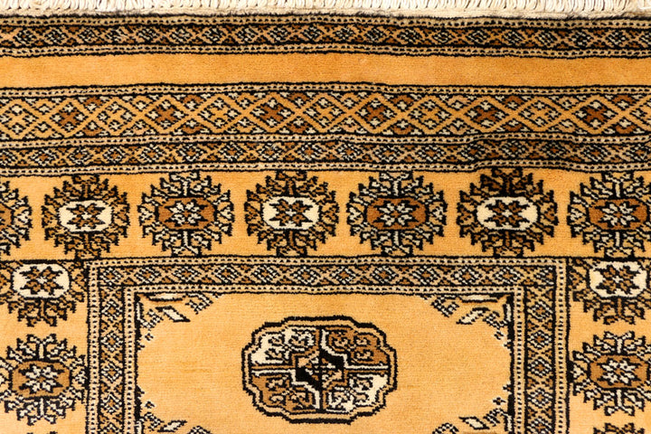 Navajo White Bokhara 2' 7 x 9' 10 - No. 39157 - ALRUG Rug Store