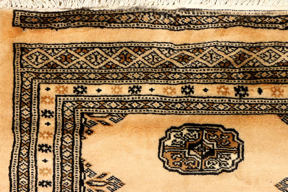 Navajo White Bokhara 2' 4 x 7' 5 - No. 39192 - ALRUG Rug Store