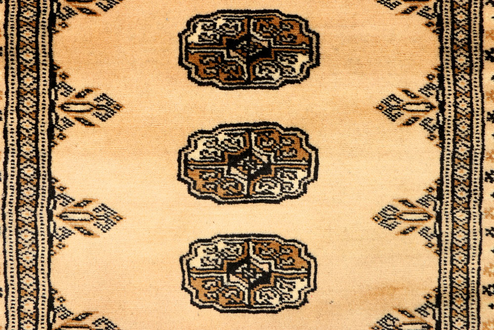 Navajo White Bokhara 2' 4 x 7' 5 - No. 39192 - ALRUG Rug Store