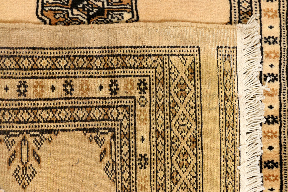 Navajo White Bokhara 2' 4 x 7' 5 - No. 39192 - ALRUG Rug Store