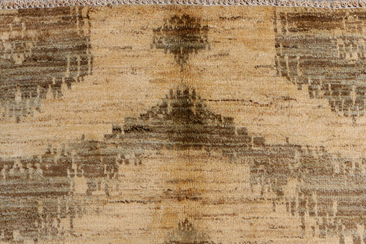Navajo White Ikat 6' 8 x 9' 9 - No. 41111 - ALRUG Rug Store