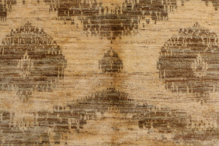 Navajo White Ikat 6' 8 x 9' 9 - No. 41111 - ALRUG Rug Store