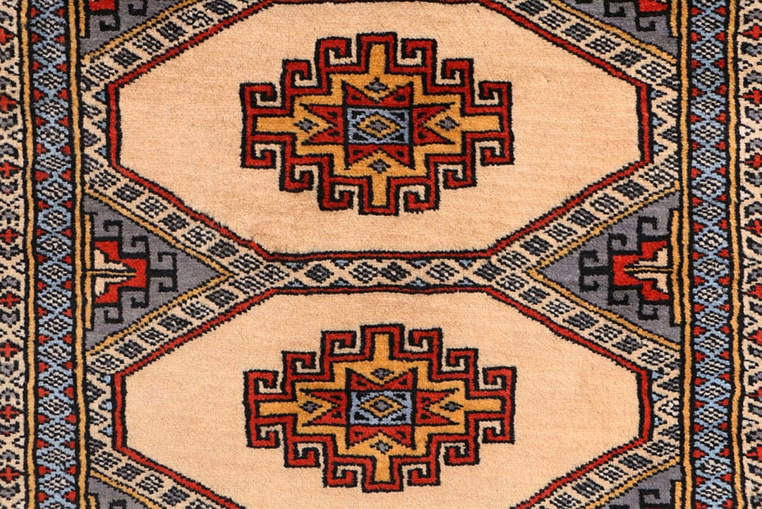 White Pakistani Jaldar Rug 3' x 5'9" Hand-Knotted close-up