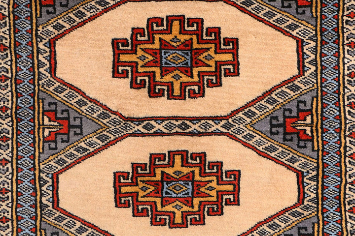 White Pakistani Jaldar Rug 3' x 5'9" Hand-Knotted close-up
