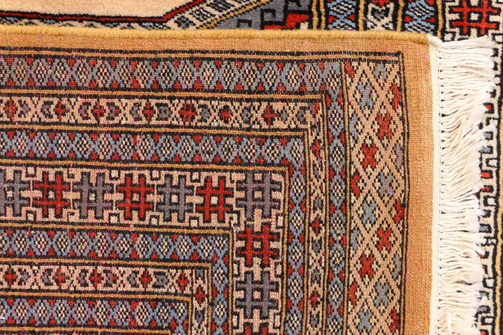 White Pakistani Jaldar Rug 3' x 5'9" Hand-Knotted texture