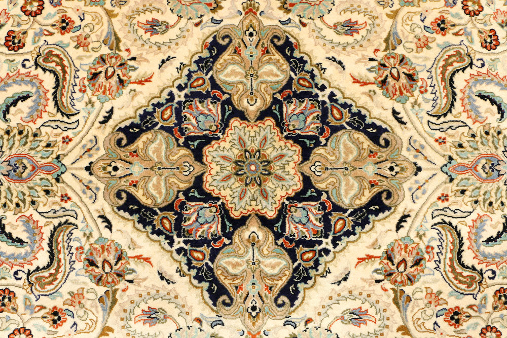 Cornsilk Isfahan 4' 7 x 7' 1 - No. 44752 - ALRUG Rug Store