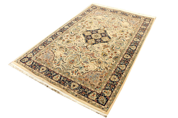 Cornsilk Isfahan 4' 7 x 7' 1 - No. 44752 - ALRUG Rug Store