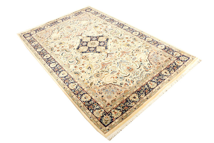 Cornsilk Isfahan 4' 7 x 7' 1 - No. 44752 - ALRUG Rug Store