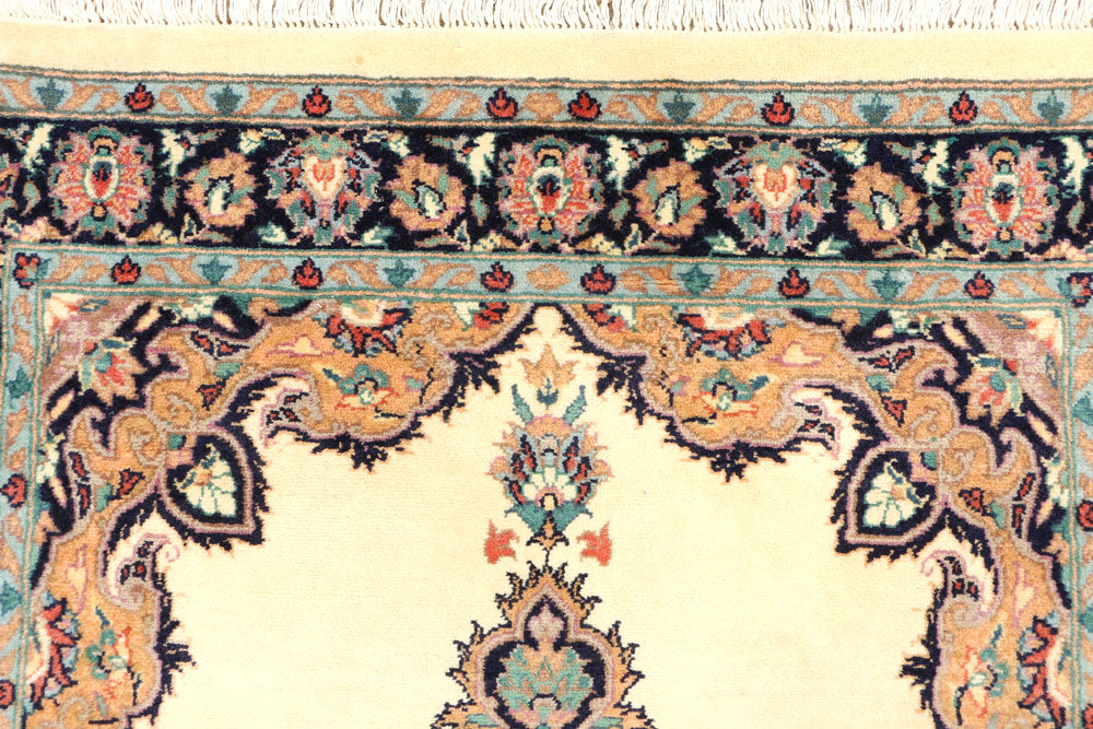 Cornsilk Isfahan 3' 1 x 5' 1 - No. 44777 - ALRUG Rug Store