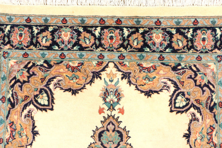 Cornsilk Isfahan 3' 1 x 5' 1 - No. 44777 - ALRUG Rug Store