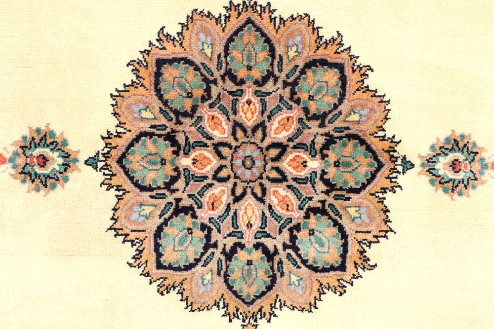 Cornsilk Isfahan 3' 1 x 5' 1 - No. 44777 - ALRUG Rug Store