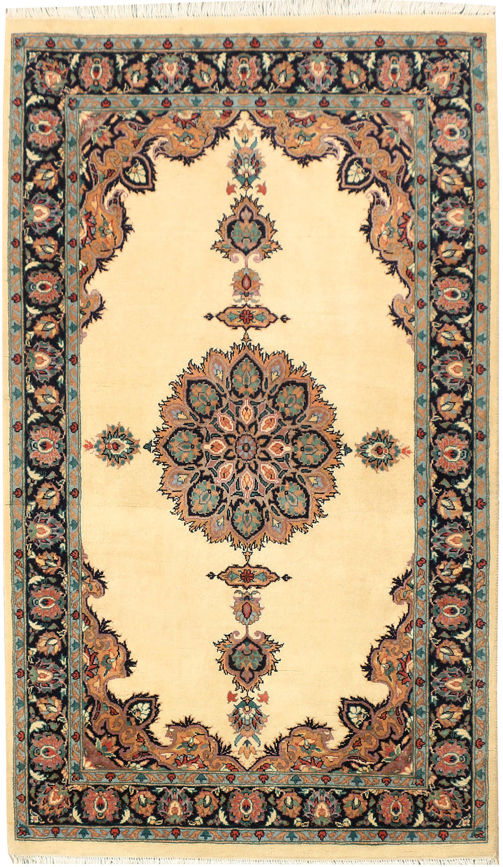 Cornsilk Isfahan 3' 1 x 5' 1 - No. 44777 - ALRUG Rug Store