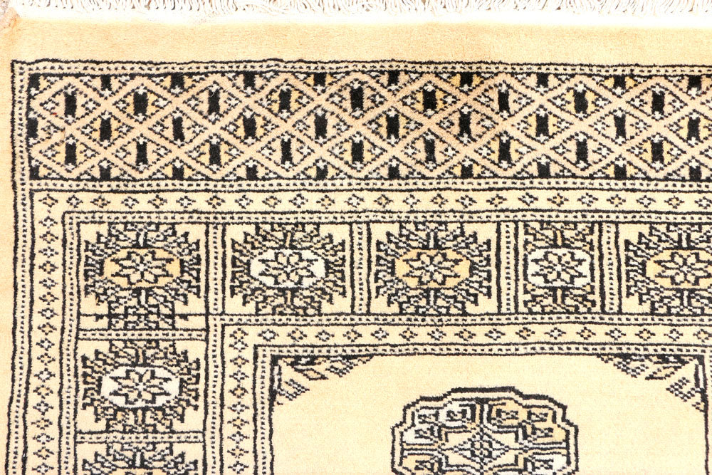 Moccasin Bokhara 2' 7 x 8' - No. 45279 - ALRUG Rug Store