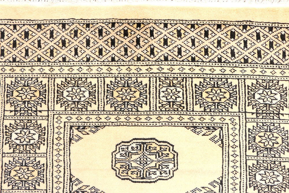Moccasin Bokhara 2' 7 x 8' - No. 45279 - ALRUG Rug Store