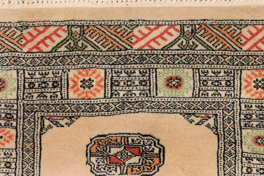 Navajo White Bokhara 2'  6" x 10'  2" - No. QA90891