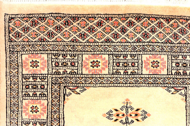 Antique White Butterfly 2' 7 x 10' 1 - No. 45591 - ALRUG Rug Store