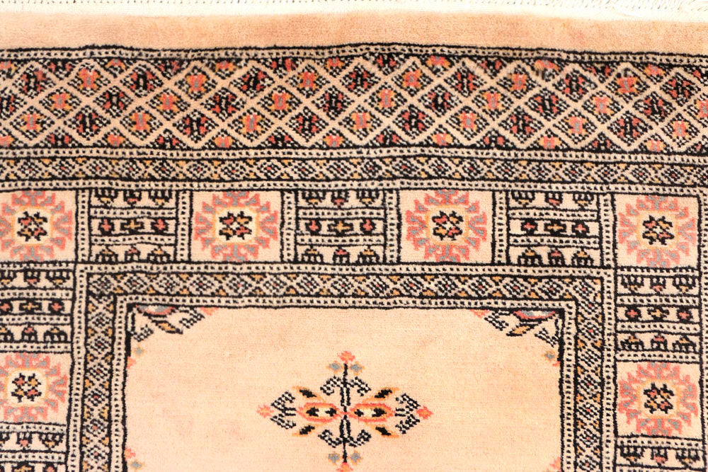 Antique White Butterfly 2' 7 x 10' 1 - No. 45591 - ALRUG Rug Store