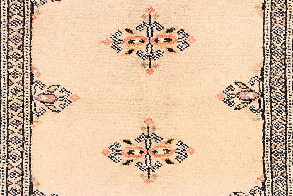 Antique White Butterfly 2' 7 x 10' 1 - No. 45591 - ALRUG Rug Store