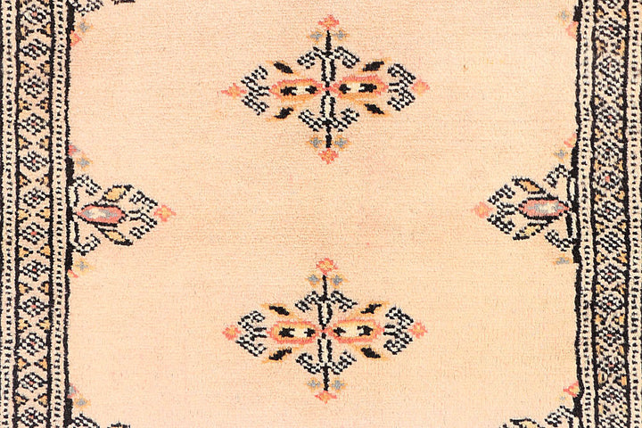 Antique White Butterfly 2' 7 x 10' 1 - No. 45591 - ALRUG Rug Store